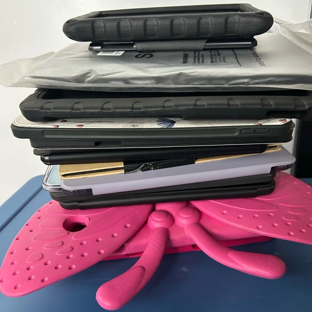 Lot of 12 IPad/tablet cases